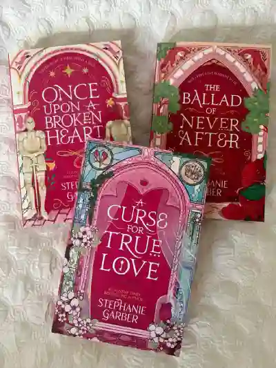 دانلود کتاب جلد سوم از سهگانهی روزگار یک قلب شکسته ترجمه فارسی